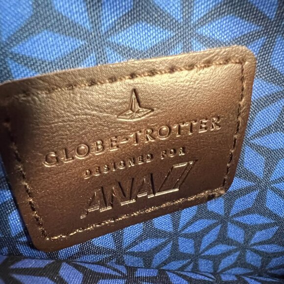 Globe-Trotter Pink Leather Small Amenity Bag With Black Handle & Corners Blue Pa - Picture 5 of 6